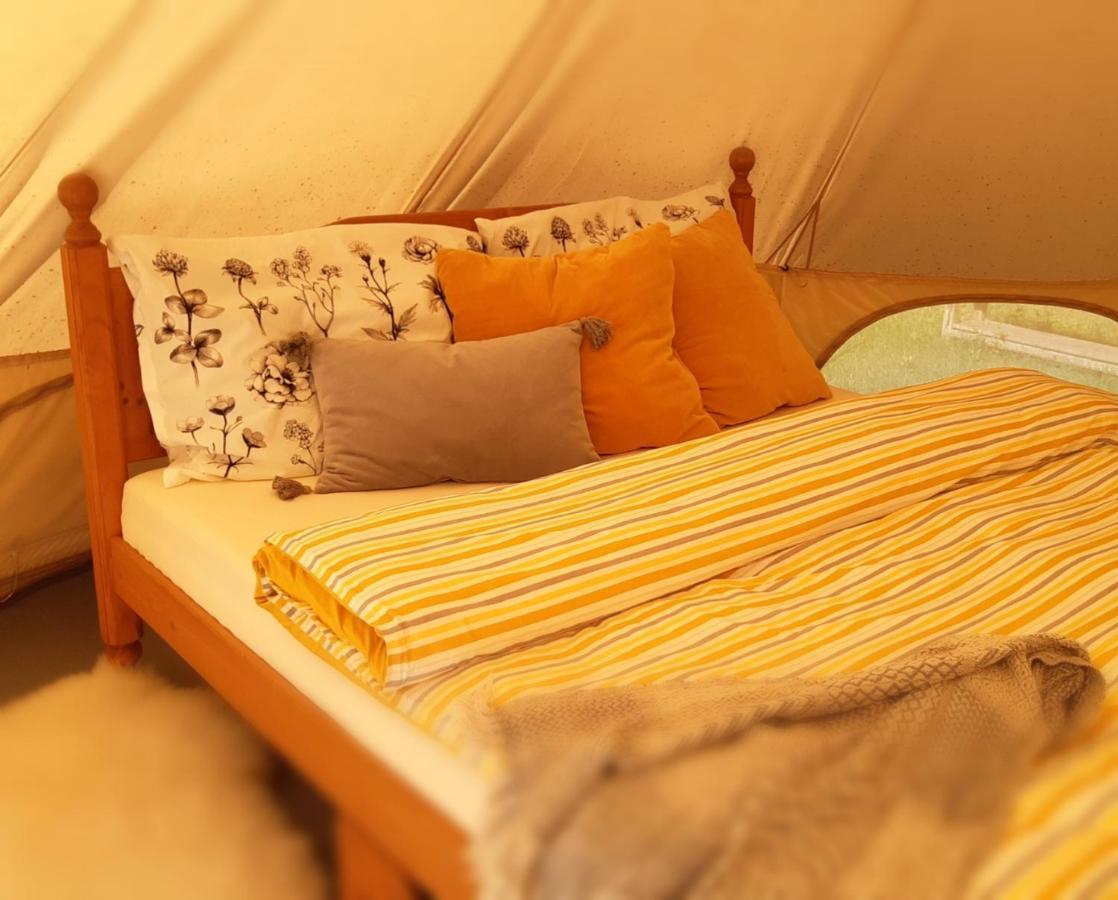 Glamping V Sadu Hotel Sadská Kültér fotó